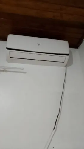 Ar condicionado usado em Bom estado funcionando motivo de viagem vencendo mas coisas !