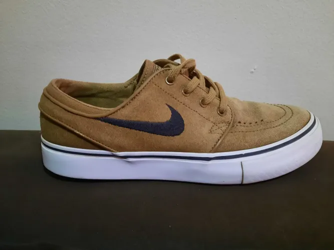 Tênis Nike Marrom