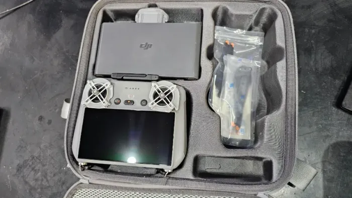 Kit DJI Air 3S (Controle RC 2, Bateria, hub, filtros ND, hélices e case)