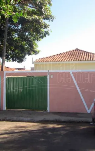 Locação de Casas / Padrão na cidade de Araraquara