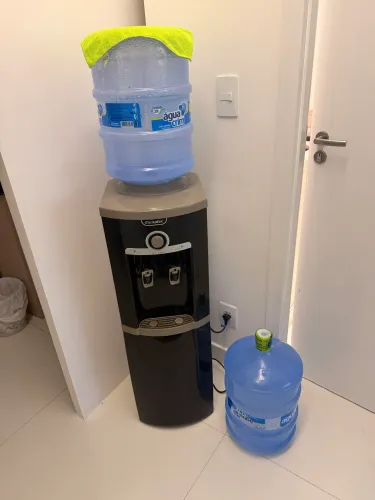 Bebedouro Esmaltec + 2 Garrafão de 20L