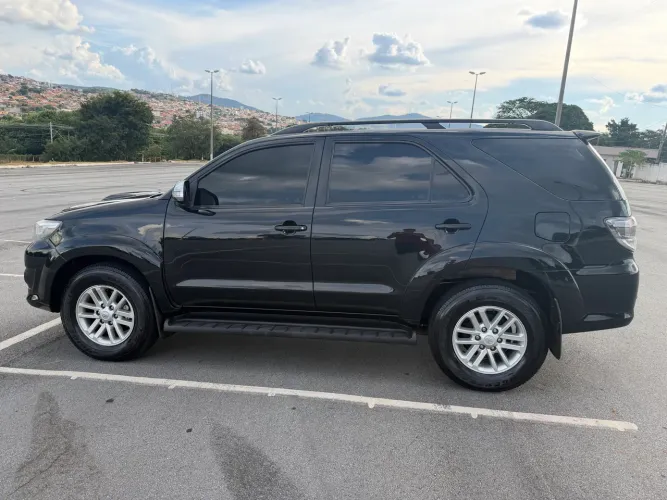 Toyota Hilux SW4 SRV D4-d 4X4 3.0 TDI Dies. AUT 2013
