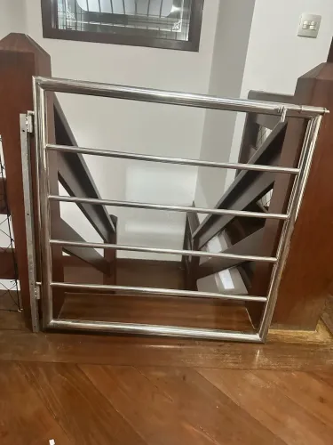 Portão inox escada / ideal pera cercar bebês ou pera