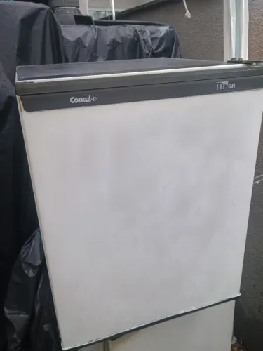 VENDO FRIGOBAR FUNCIONANDO OK MARCAS DE USO COMO NAS FOTOS 