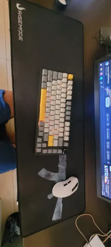 Mouse pad rise mode 1 ano e pouco de uso
