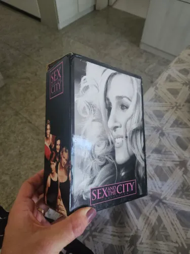Box coleção completa das temporadas de sex and the city e livros diversos