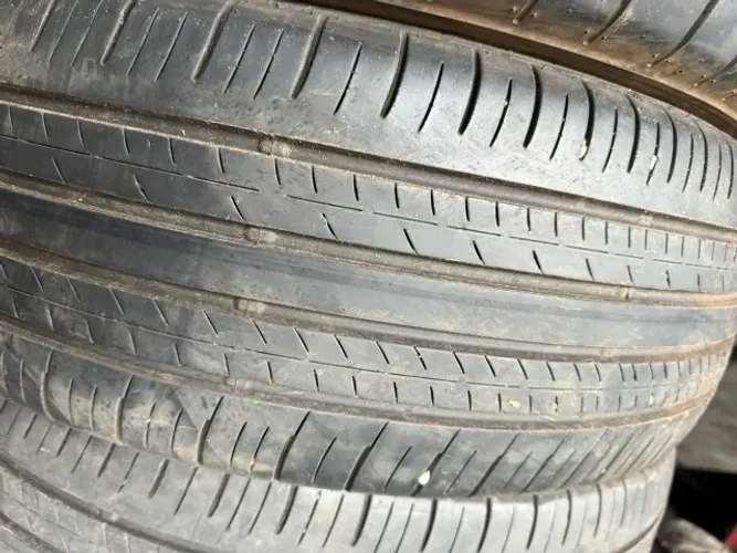 Pneu Dunlop 215/60/17 80 % Vid