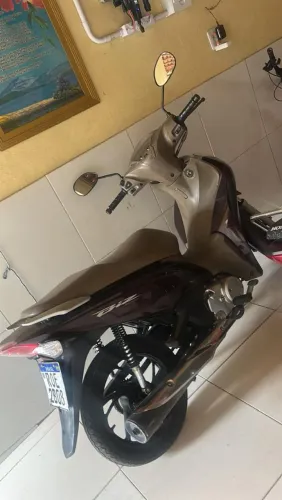 MOTO PARA VENDER ,VALOR NEGOCIÁVEL!