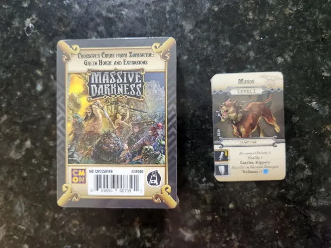 Cartas Crossover Massive darness e Zombicide Green horde