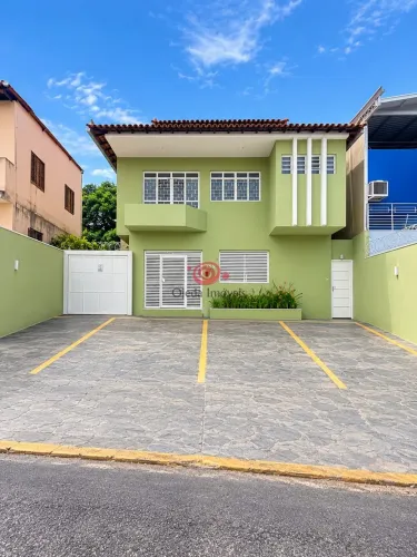 Casa comercial no bairro Araes para clínicas ou escritório.