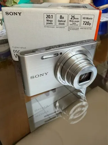 Câmera Sony Cyber-Shot prata