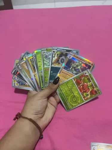Vendo 132 cartinhas de pokemon