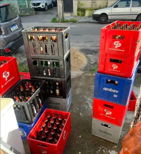 Caixas de cervejas  + vasilhames 
