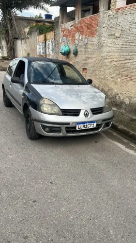 Renault Clio Hi-flex 1.0 16V 3P 2011