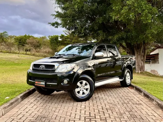 Toyota Hilux CD SRV 4X4 3.0 8V 116cv TB Diesel 2011