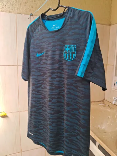 Camisa de aquecimento do barcelona (2015-2016)