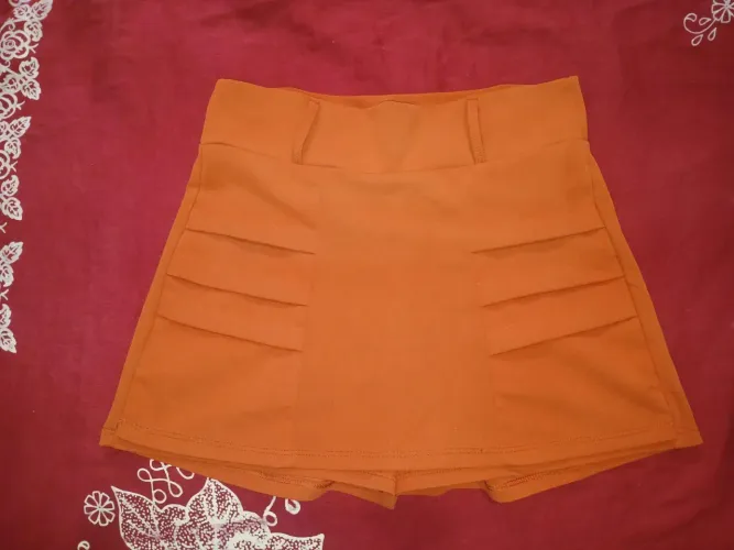 Short Saia Laranja