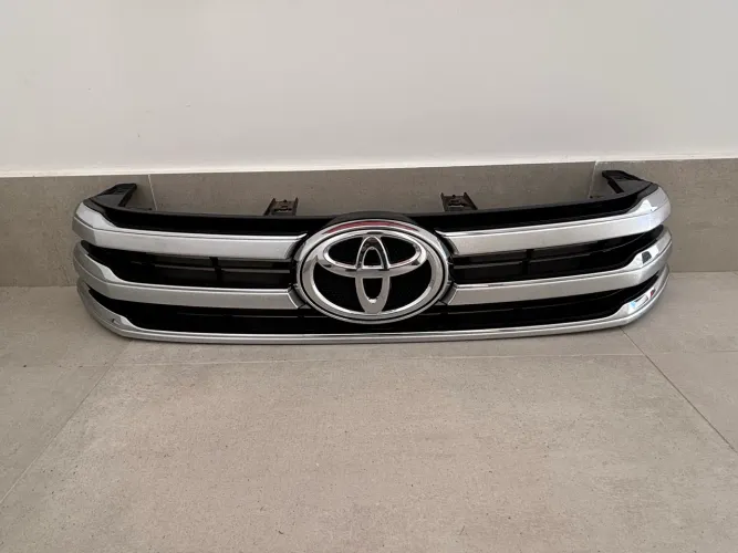 Grade frontal Hilux 2016-2018