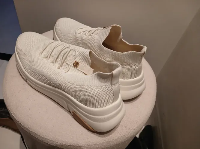 Tenis