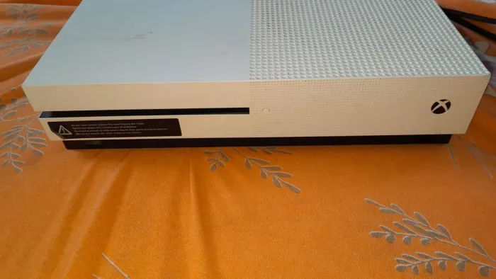 Xbox One S completo com 2 controles e jogos