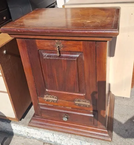 Mesinha Rústica em bom estado. 