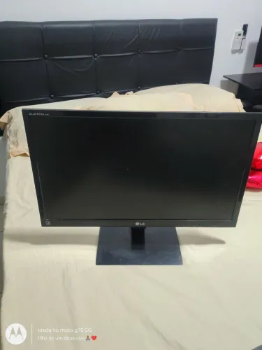 Monitor LG flatron e2360 , está funcionando , só está aparecendo uma mancha na lateral