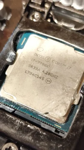 Processador Intel Core i7-7700K Kaby Lake 7a Geração, Cache 8MB 4.2GHz (4.5GHz Max Turbo)