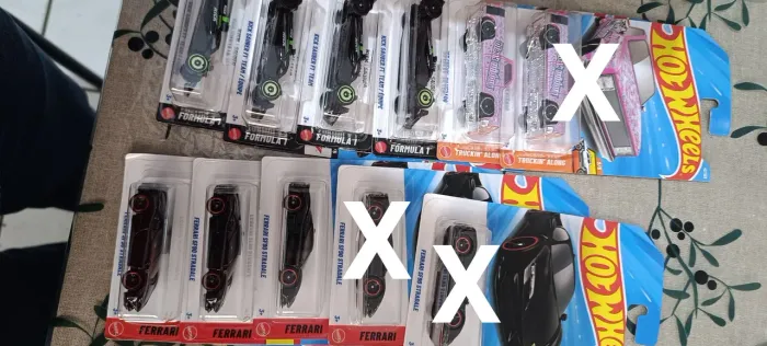 Hotwheels- 08 miniaturas:3 Ferraris SF90 preta, 4 F1 kick Sauber e 1 Chevy Silverado