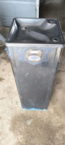 Bebedouro de água ibbl inox, semi novo 4 meses uso, só estar sem a torneira