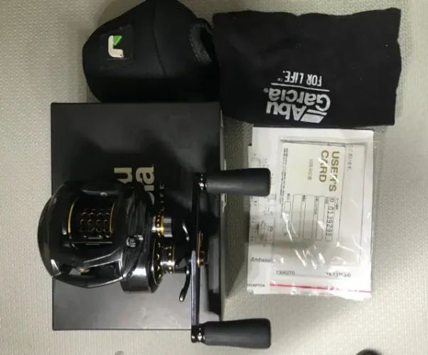 Carretilha Abu Garcia Revo Black 9 manivela esquerda