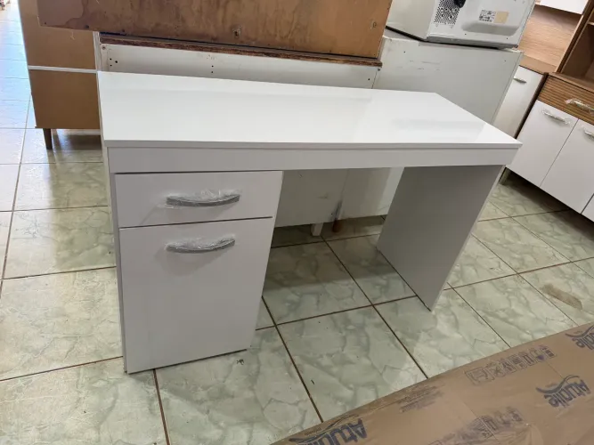 Mesa de computador / estudo