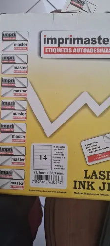 Etiqueta autoadesiva
