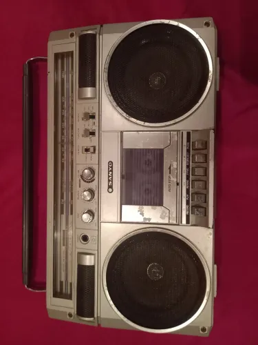 Rádio Bombox Sanyo M9830k