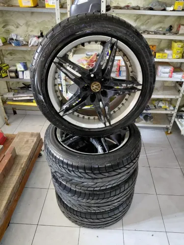 Vendo JG de Roda Liga Leve VW ARO 18 C/ Pneus Novos 245/45R18