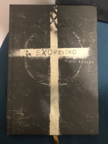 coleção livros de terror ED e LORRAINE