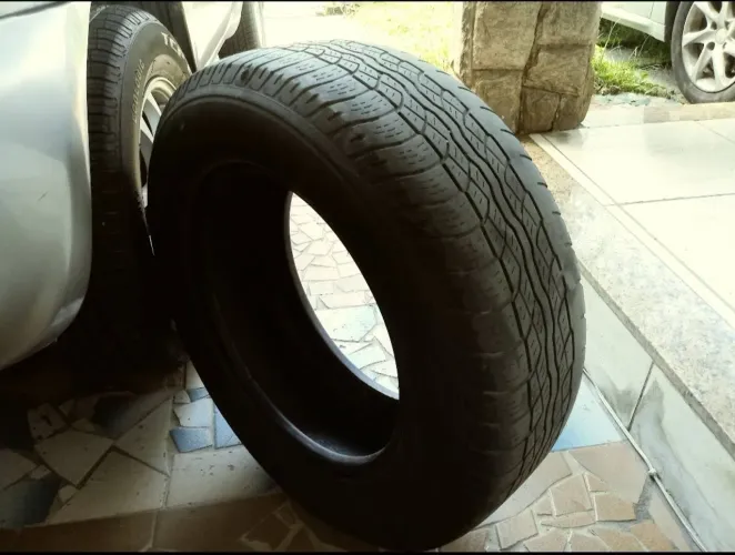 Pneu 235/60/R16 em bom estado