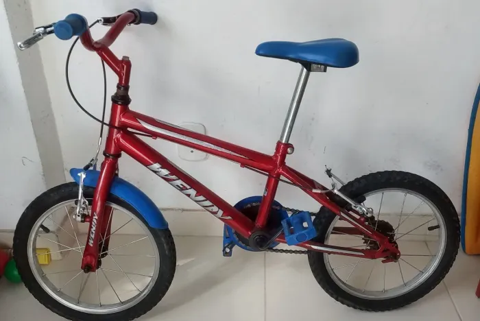 Bicicleta aro 20. Sistema de freios novos e aro de alumínio.