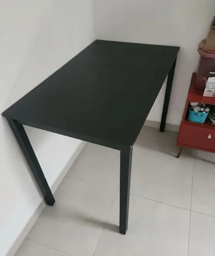 Mesa preta (preço negociável)