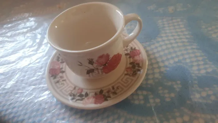 Xícara de porcelana antiga