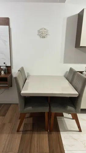 Mesa de jantar de vidro 4 cadeiras