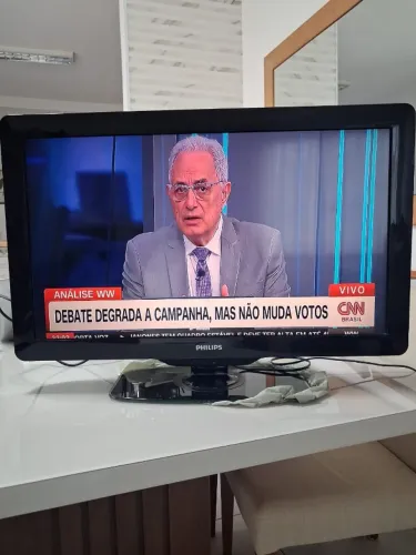 VENDO TV 32 POL PHILLIPS (NÃO SMART) MODELO PFL4606 D/78, FULL HD, HDMI E USB
