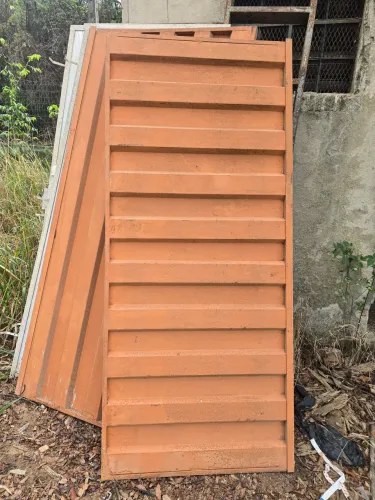 Janelas e porta em aço reforçado