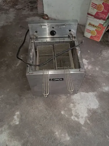 Uma fritadeira a base de agua e ole