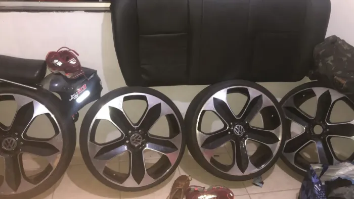 4 rodas com 3 peneu novos 