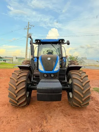 TRATOR AGRÍCOLA 