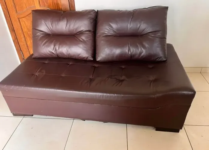 Sofá couro sintético 