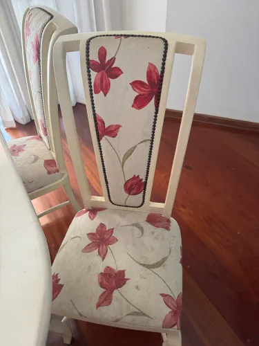 Mesa de vidro com 6 cadeiras