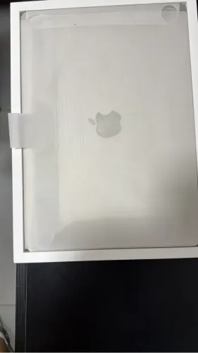 MacBook Air M3 2024 16 GB RAM 256 GB SSD 15 ? Novo
