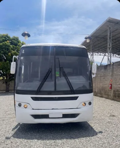 Ônibus Semi rodoviário - Motor dianteiro 