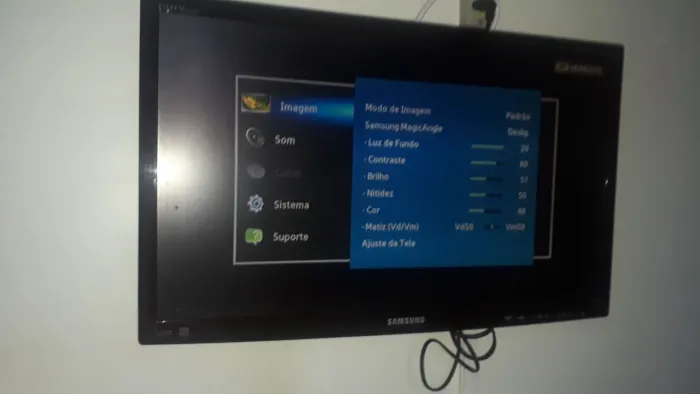 TV 24``pol + painel+ tomada+ suporte p Tv